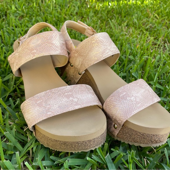 SummerLove Shimmery Rose Comfortable Slingback Wedge Sandals by Volatile, size 9 - Picture 5 of 17